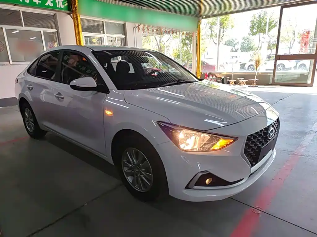 Hyundai Elantra — фото 4