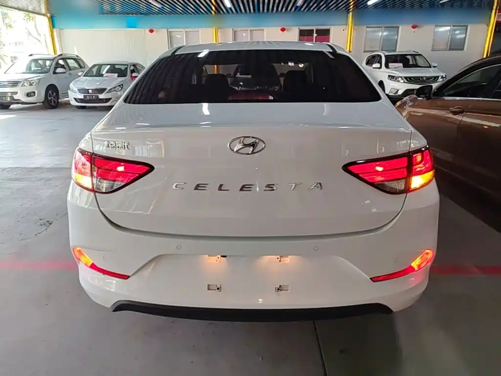 Hyundai Elantra — фото 6