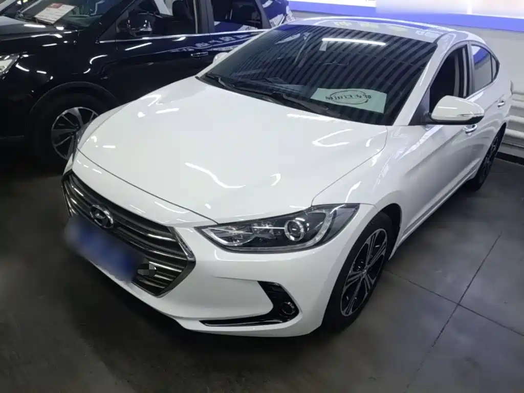 Hyundai Elantra — фото 2