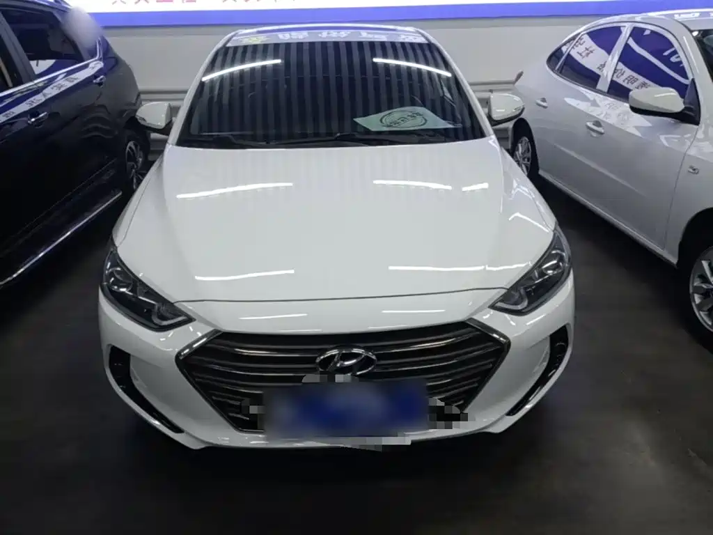 Hyundai Elantra — фото 3