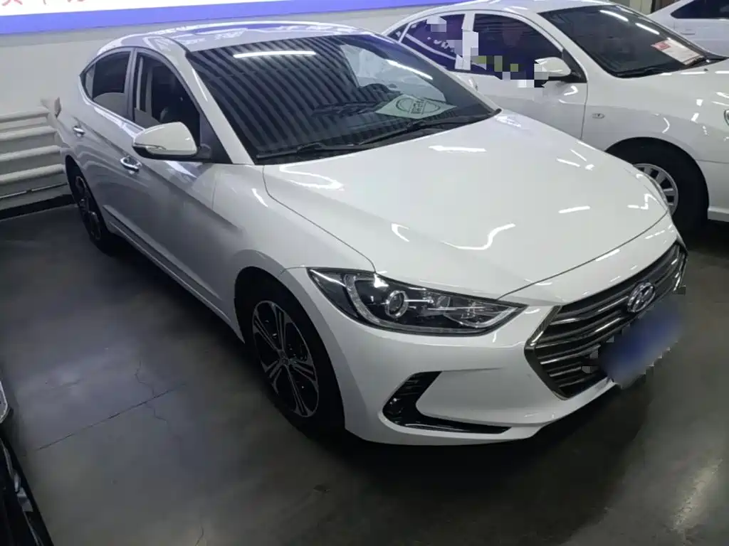 Hyundai Elantra — фото 4