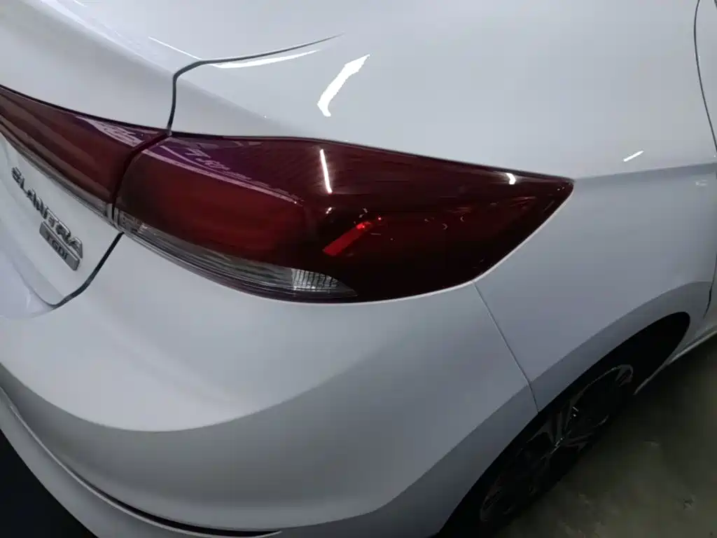 Hyundai Elantra — фото 8