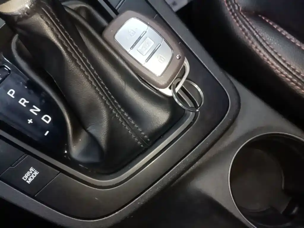 Hyundai Elantra — фото 9