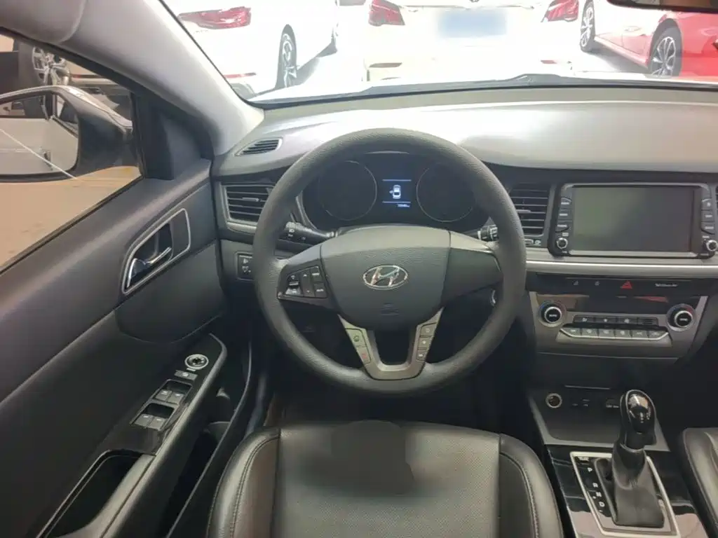 Hyundai Mistra — фото 11