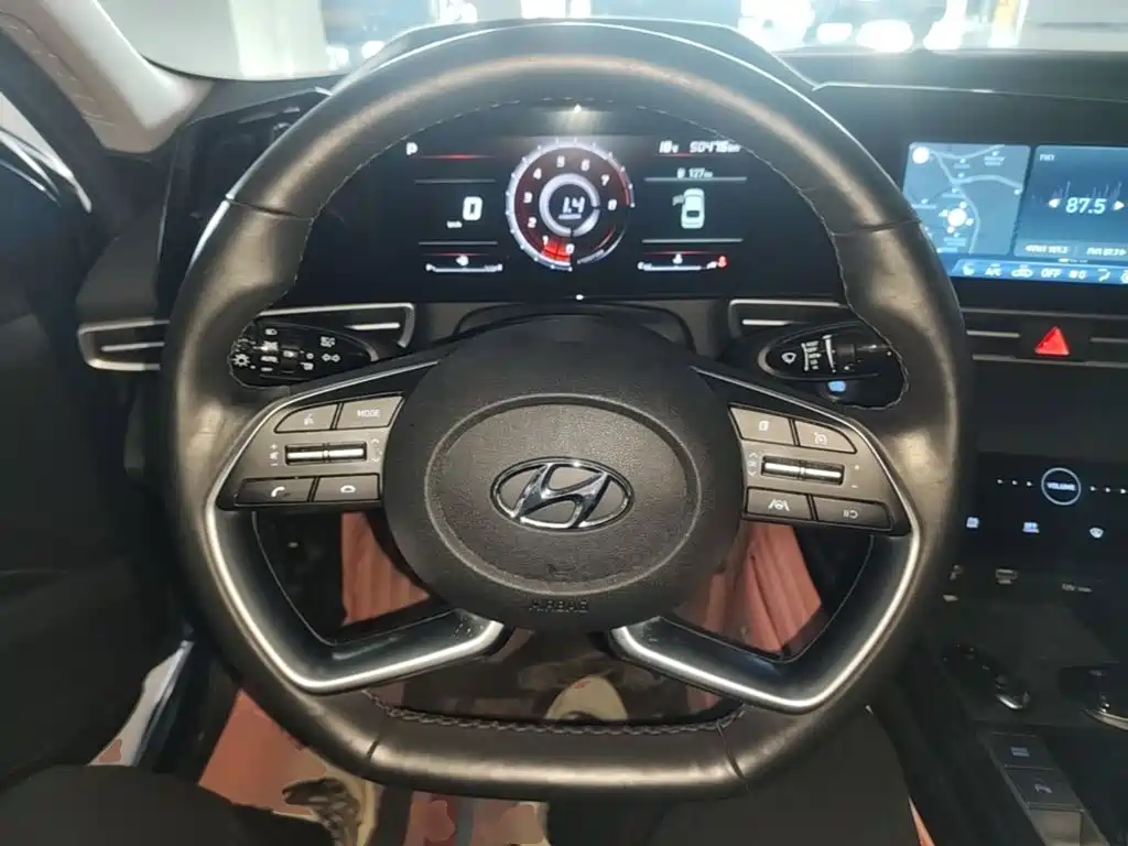 Hyundai Elantra — фото 11
