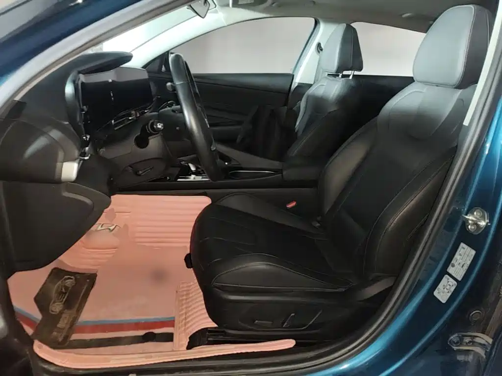 Hyundai Elantra — фото 15