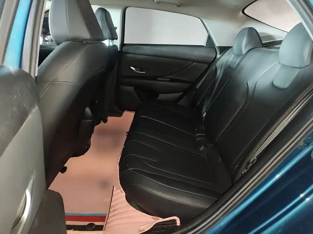 Hyundai Elantra — фото 17
