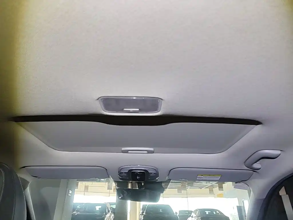 Hyundai Elantra — фото 18