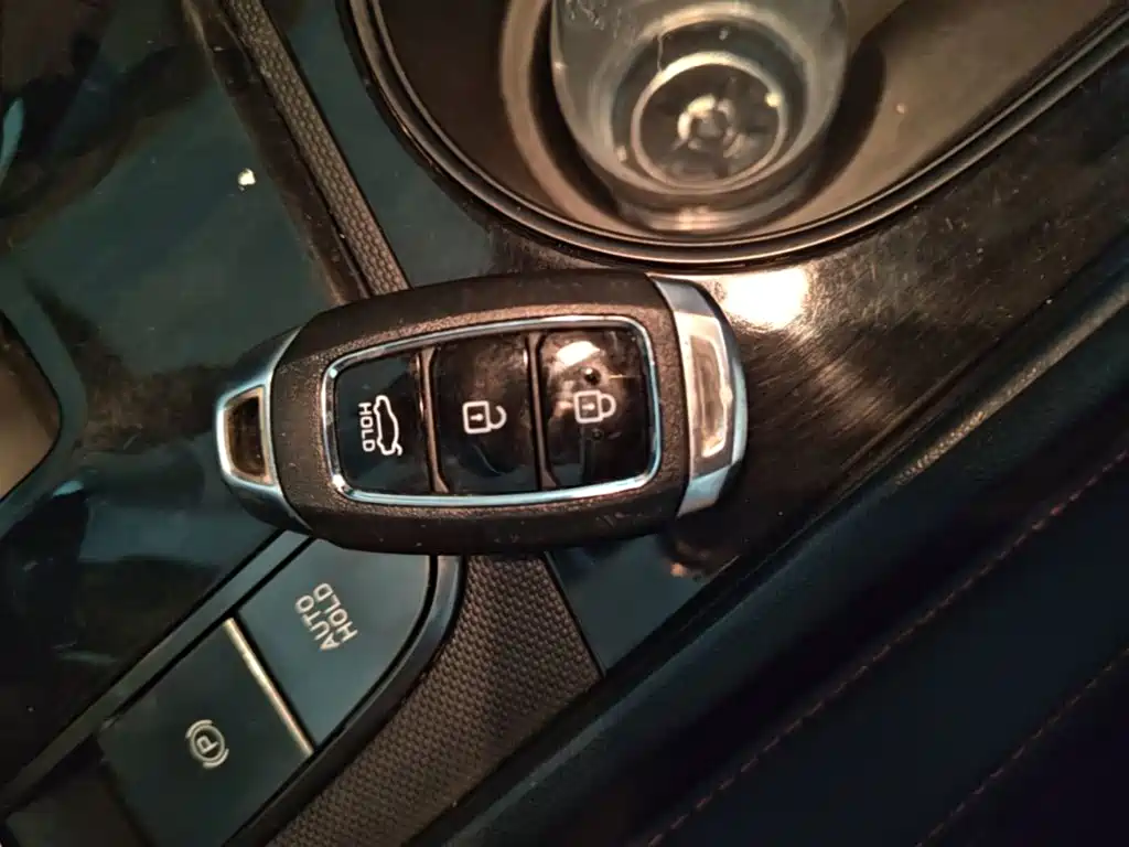 Hyundai Elantra — фото 9