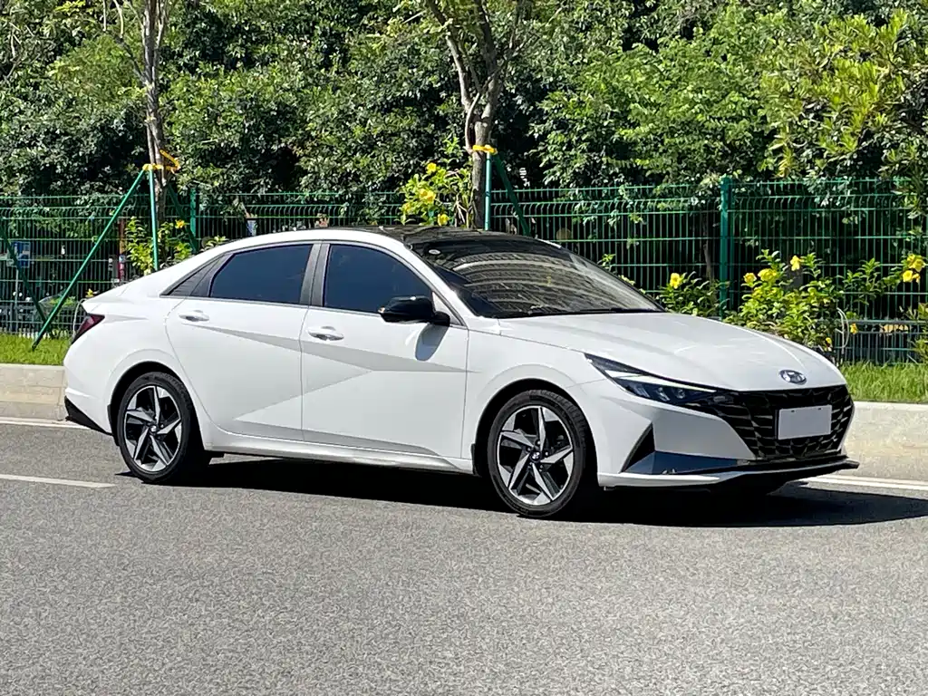 Hyundai Elantra — фото 4