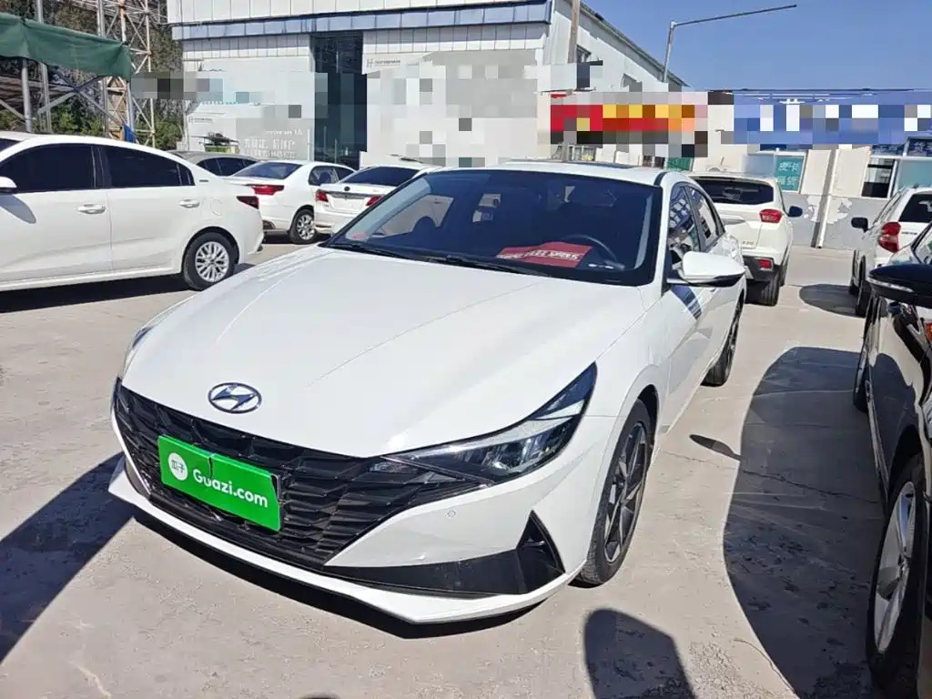 Hyundai Elantra — фото 2