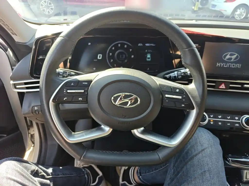 Hyundai Elantra — фото 11