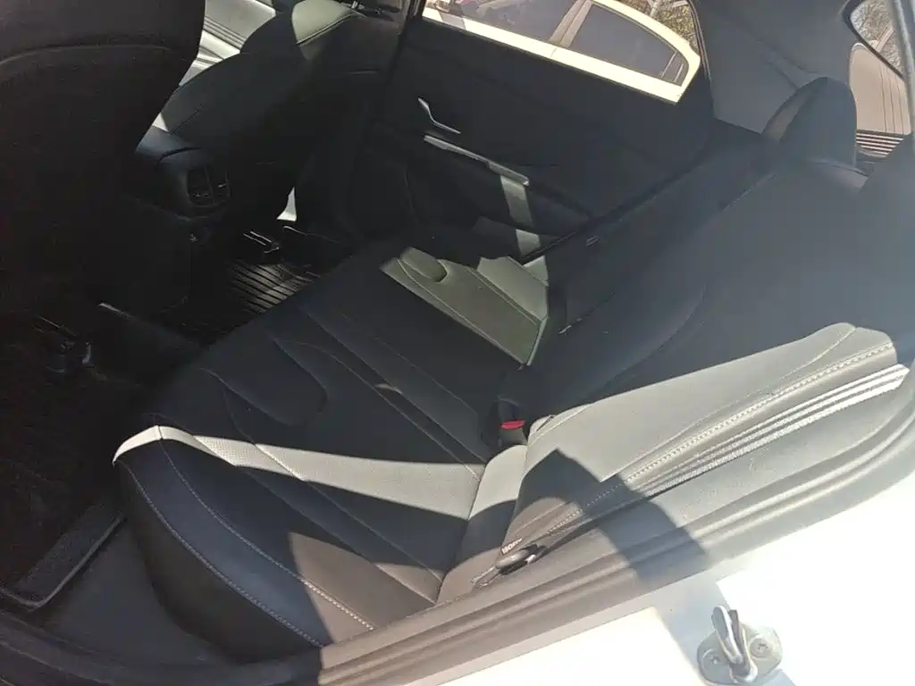 Hyundai Elantra — фото 17