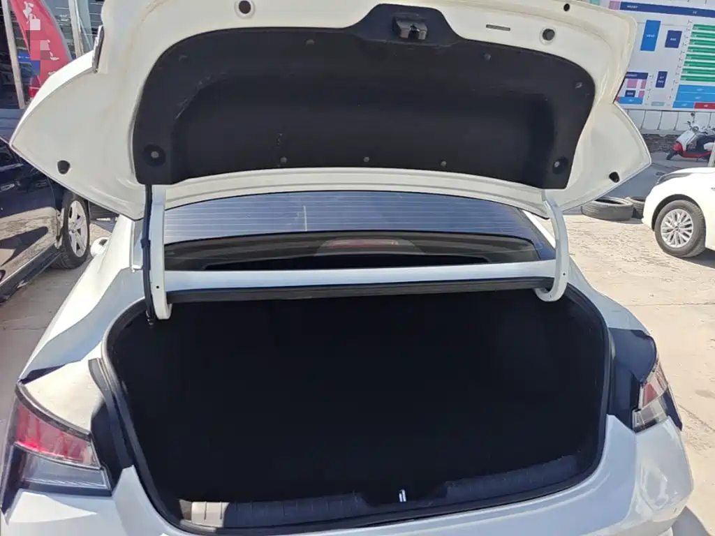 Hyundai Elantra — фото 19