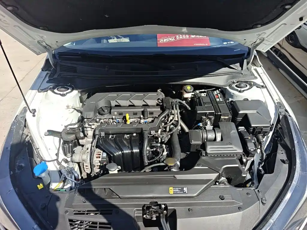 Hyundai Elantra — фото 20