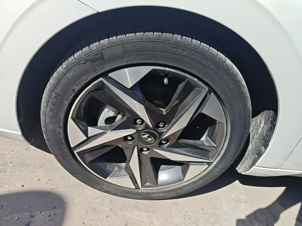 Hyundai Elantra — фото 23
