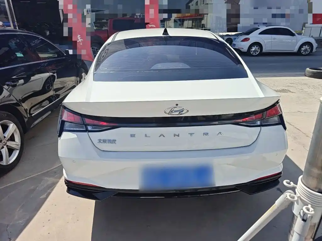 Hyundai Elantra — фото 6