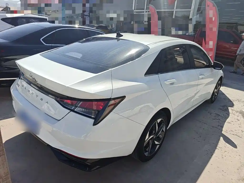 Hyundai Elantra — фото 7