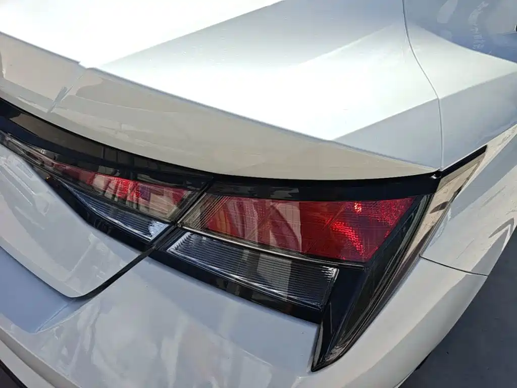 Hyundai Elantra — фото 8