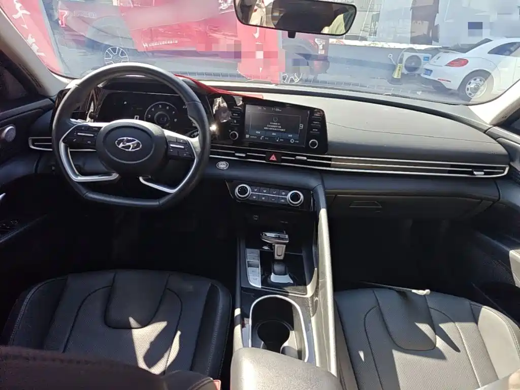 Hyundai Elantra — фото 10