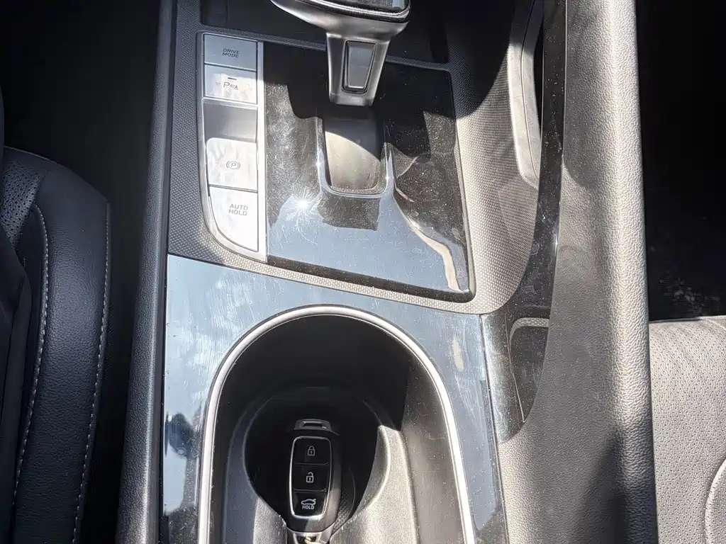 Hyundai Elantra — фото 10
