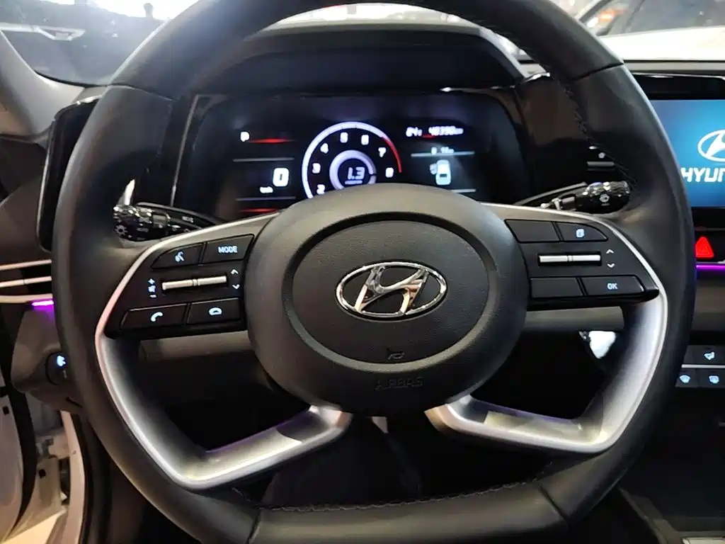 Hyundai Elantra — фото 11