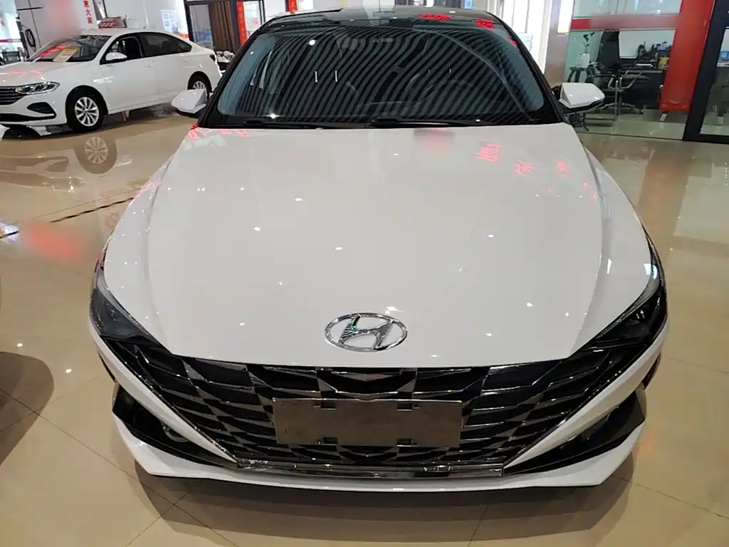 Hyundai Elantra — фото 3