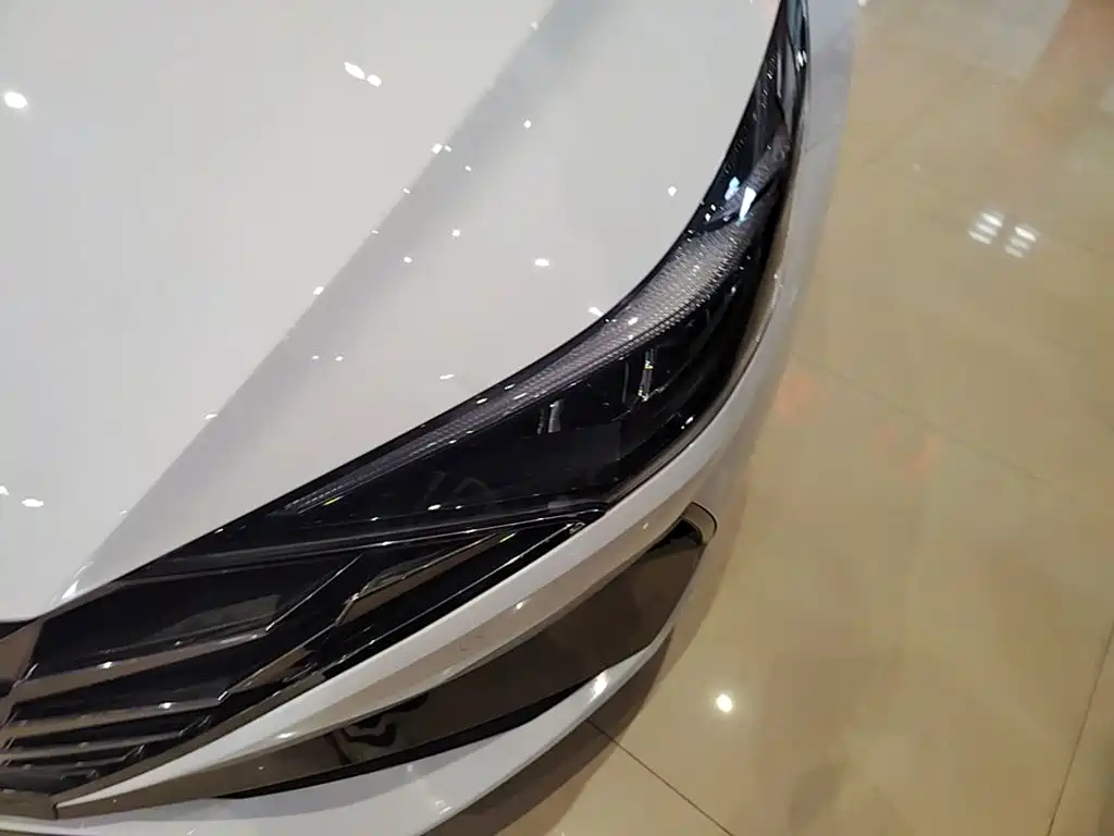 Hyundai Elantra — фото 24