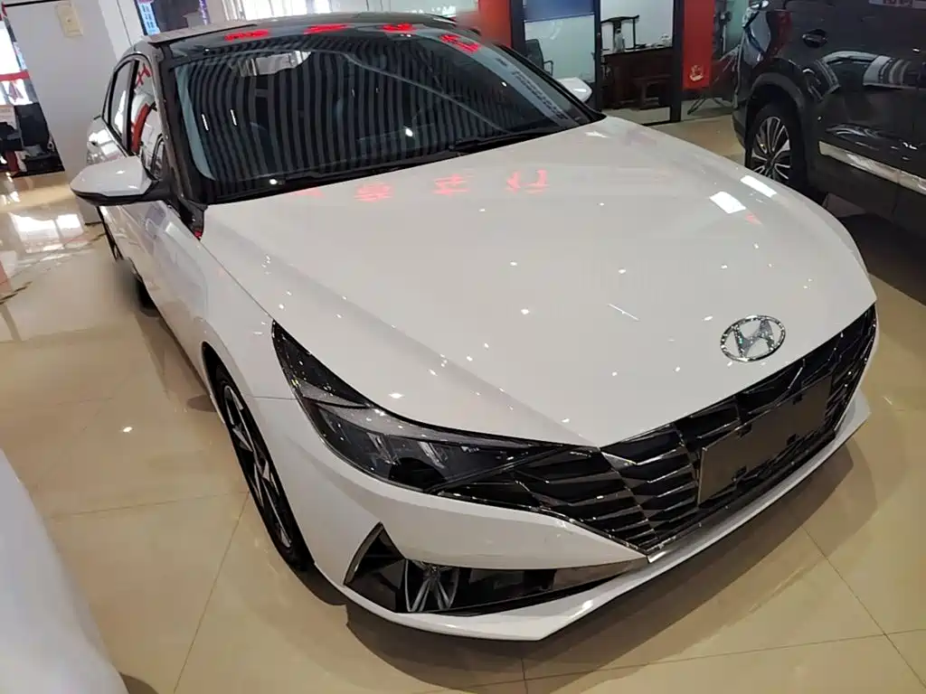 Hyundai Elantra — фото 4