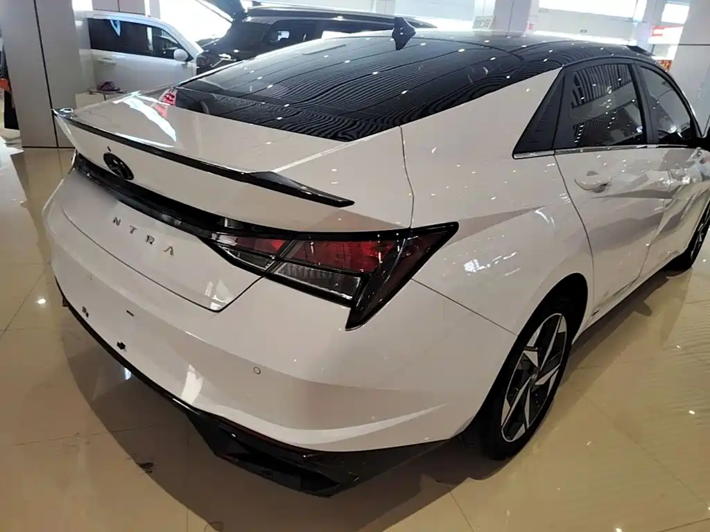 Hyundai Elantra — фото 7
