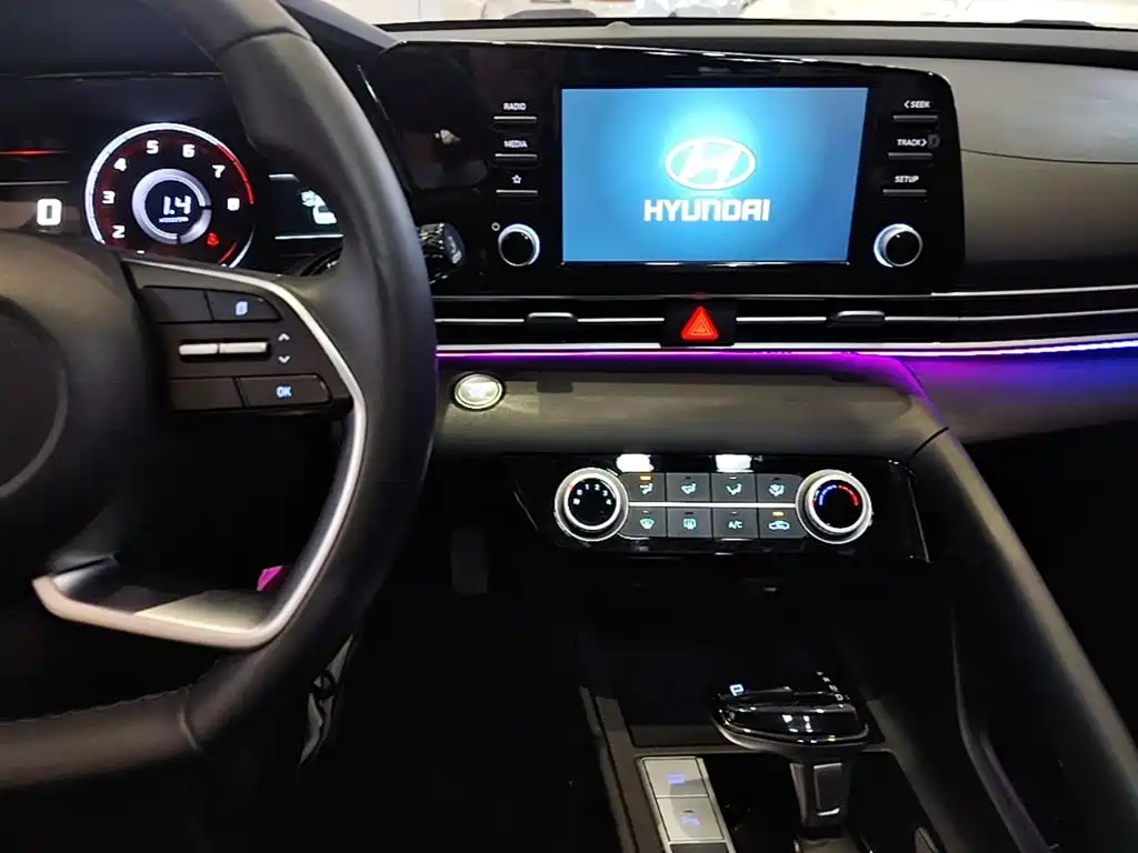 Hyundai Elantra — фото 10