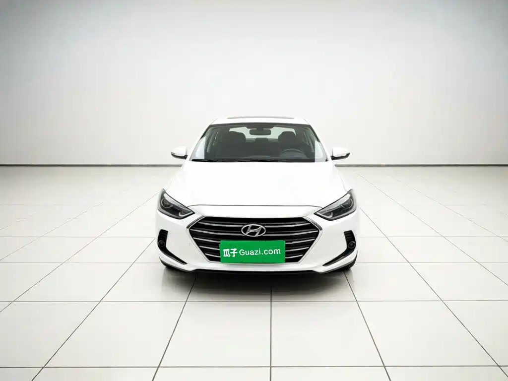 Hyundai Elantra — фото 2