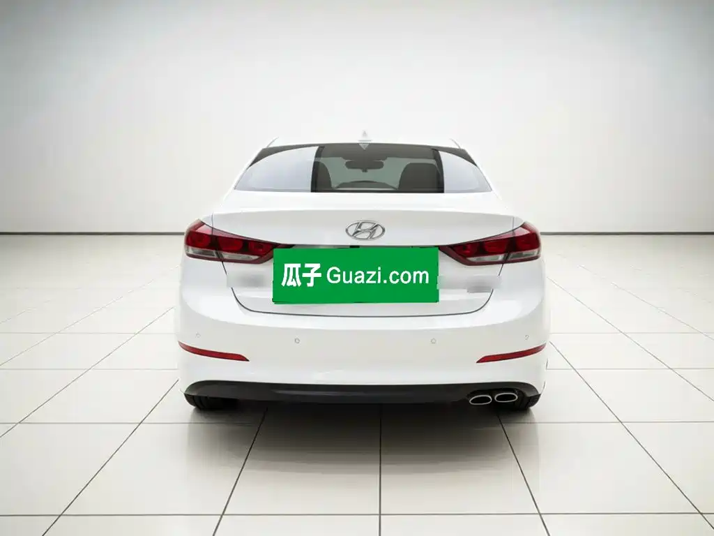 Hyundai Elantra — фото 3