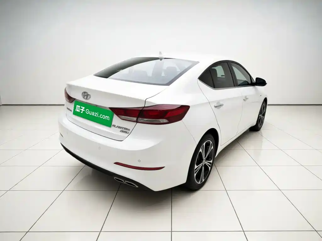 Hyundai Elantra — фото 4