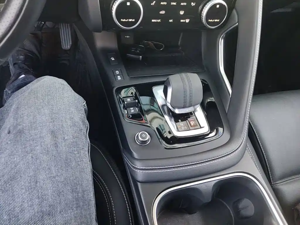 Jaguar E-PACE — фото 14