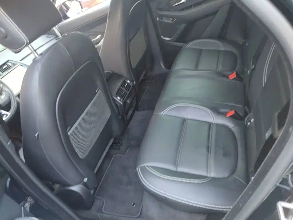 Jaguar E-PACE — фото 17