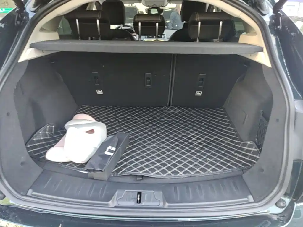 Jaguar E-PACE — фото 19