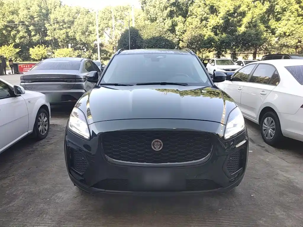Jaguar E-PACE — фото 3
