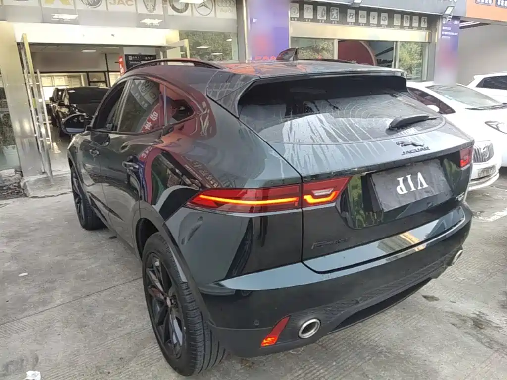 Jaguar E-PACE — фото 5