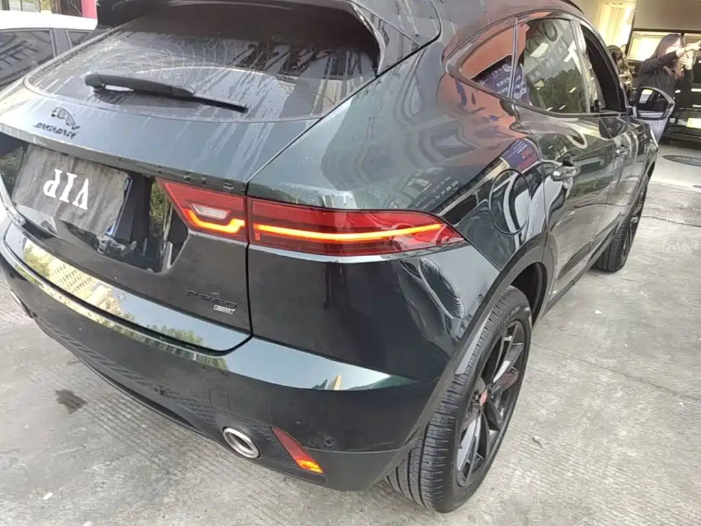 Jaguar E-PACE — фото 8