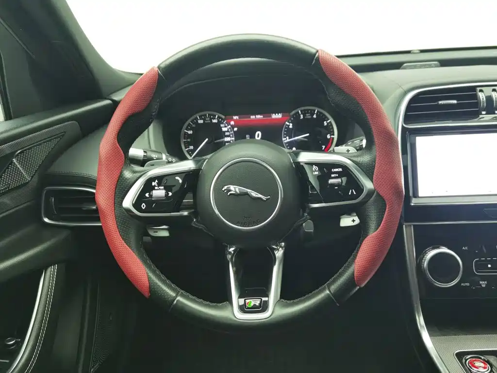 Jaguar XEL — фото 11