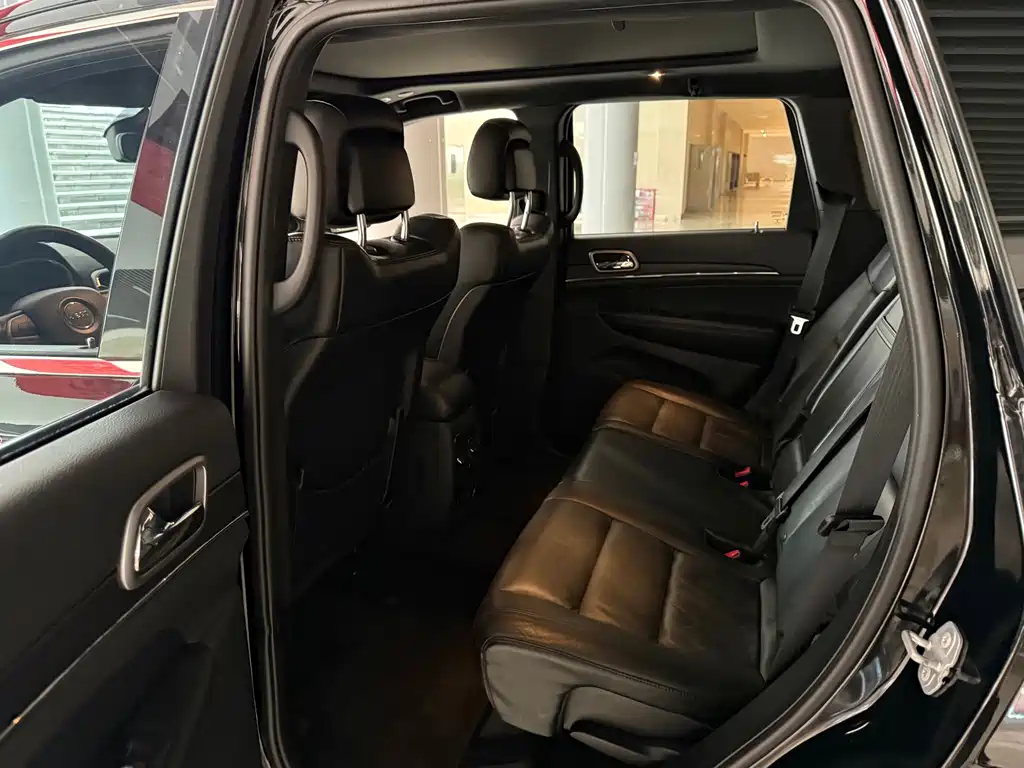 Jeep Grand Cherokee (Import) — фото 11