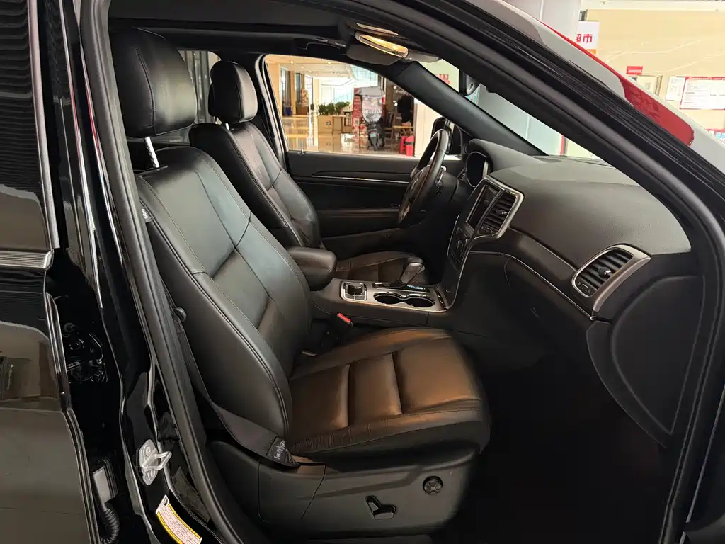 Jeep Grand Cherokee (Import) — фото 13
