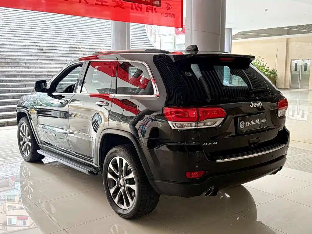 Jeep Grand Cherokee (Import) — фото 18