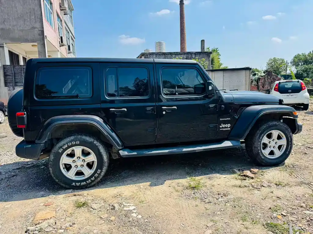 Jeep Wrangler — фото 8
