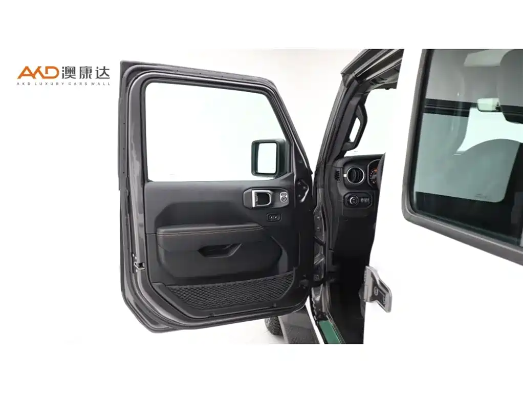 Jeep Wrangler — фото 10