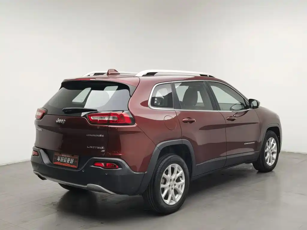 Jeep Cherokee — фото 2