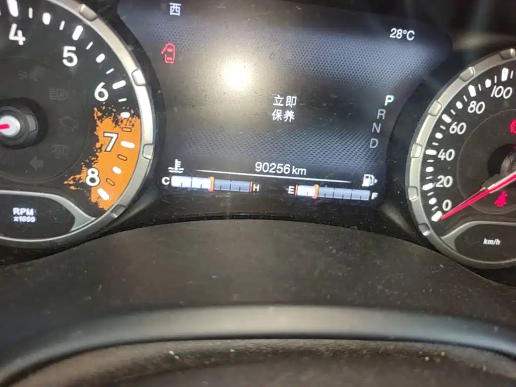 Jeep Renegade — фото 17