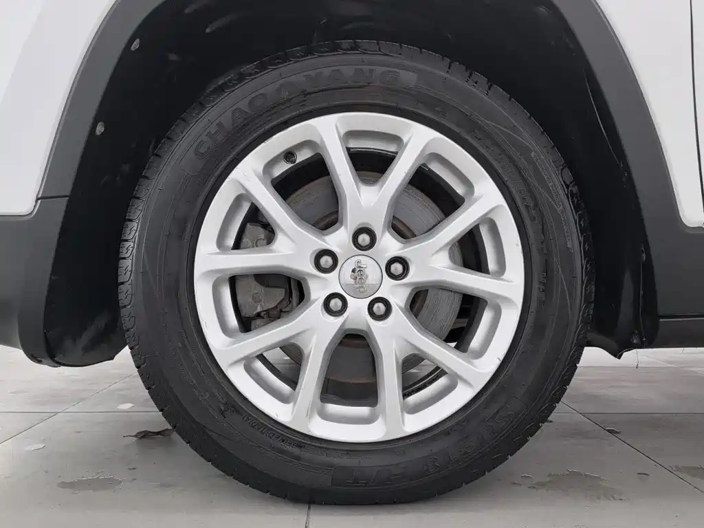 Jeep Cherokee — фото 17