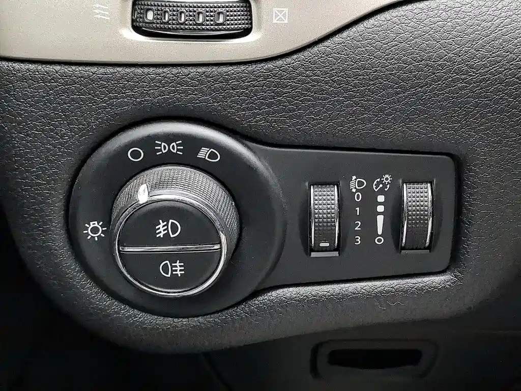 Jeep Cherokee — фото 21